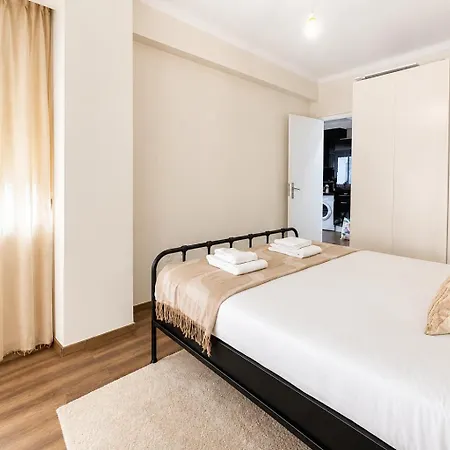 Ocean Breeze | Sea View, & Train By Homeful Apartman *