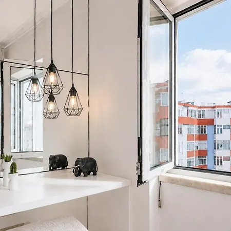 Apartman Ocean Breeze | Sea View, & Train By Homeful *