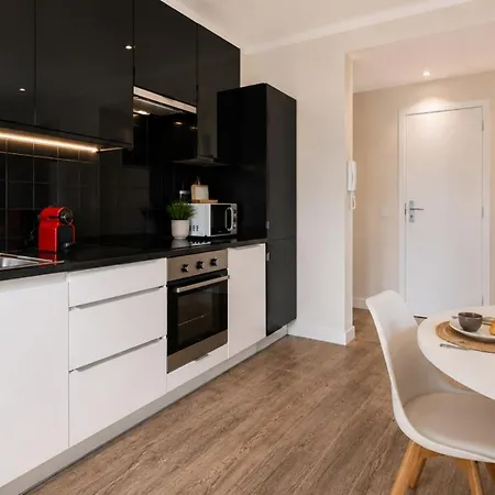 Ocean Breeze | Sea View, & Train By Homeful Apartman Paço de Arcos