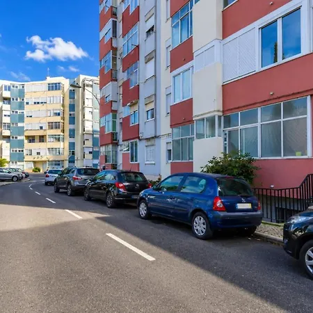Ocean Breeze | Sea View, & Train By Homeful Apartman *